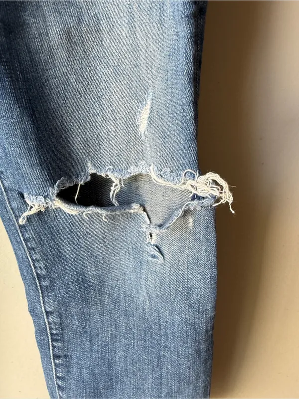 MOTHER High Rise Distressed Ankle Jeans Women’s Size 25 - Image 4