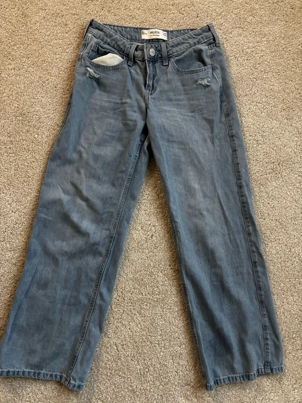 Hollister Low-Rise Baggy Jeans - Image 3
