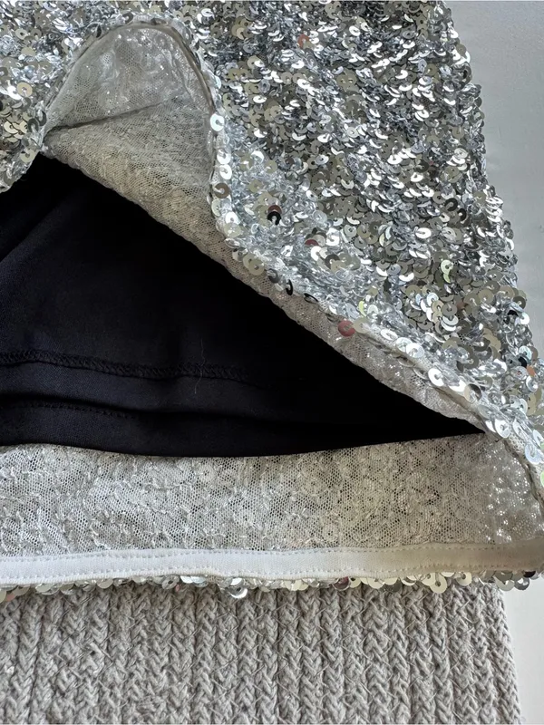 Lulu's Silver Sequin V-Neck Long Sleeve Mini Homecoming Dress Size Medium - Image 8
