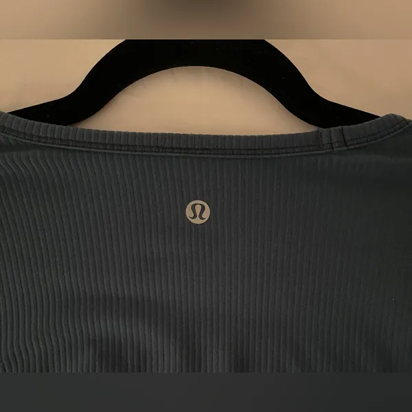 Lululemon Long Sleeve Ribbed Top - Size 10 - Excellent Condition! - Image 4