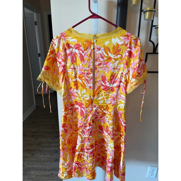 Umgee Yellow Pink Floral Lace Trim V-Neck Mini Dress New With Tags - Image 6