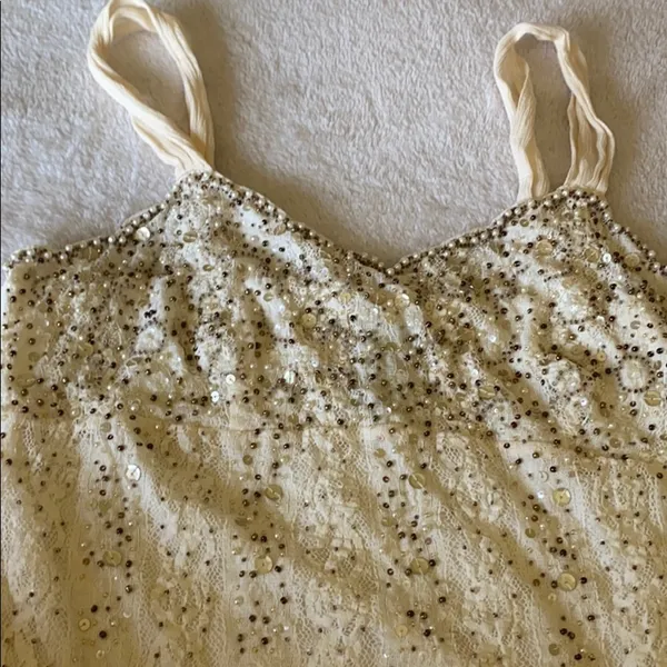 Ann Taylor Embroidered Top. - Image 3