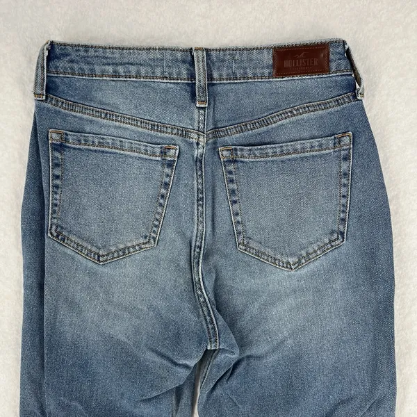 Hollister Ultra High Rise Mom Jean Womens Size 27 Light Wash‎ Denim Tapered Leg - Image 4