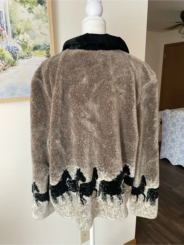 Vintage 90s Black Mountain Horse Faux Fur Print Fleece Jacket XL - Image 3