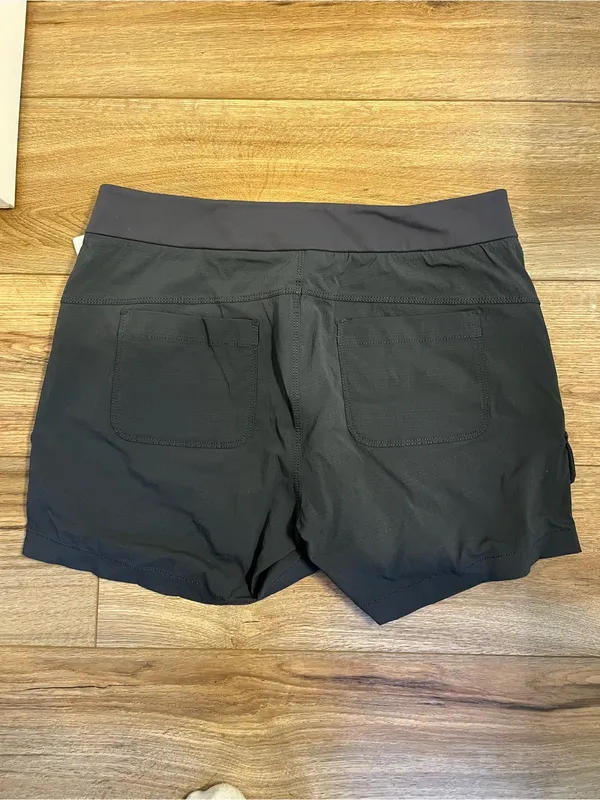 Athleta Black Cargo Performance Shorts - Image 4