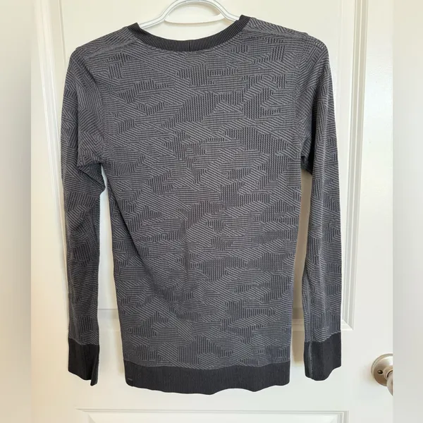 Lululemon Swiftly Breathe Long Sleeve Size 4 - Image 5