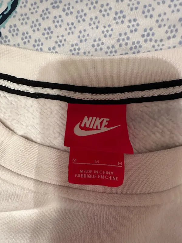 Nike Women’s Crewneck Sweatshirt - Image 4