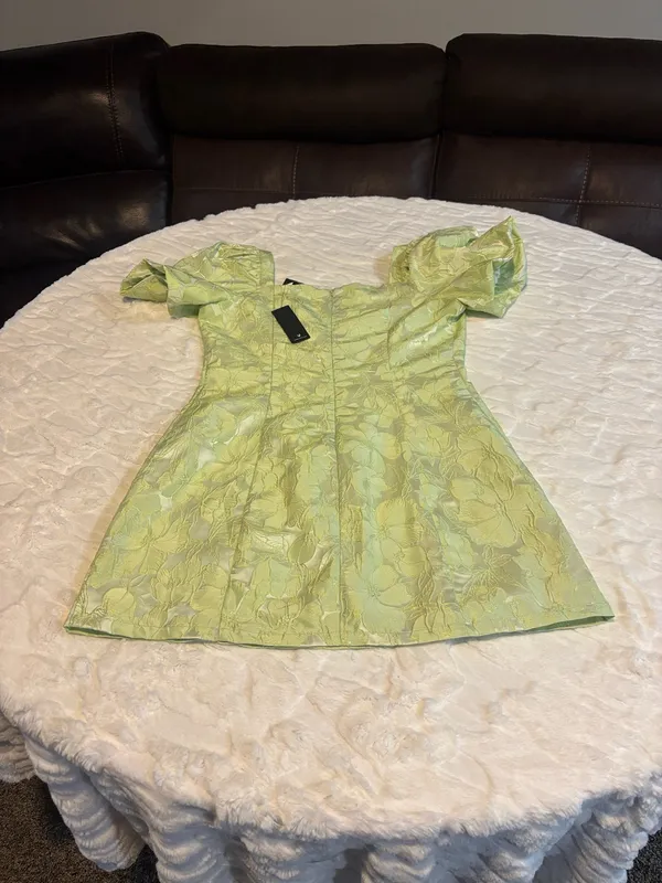 Lulu’s Beyond Amazing Light Green Floral Jacquard Puff Sleeve Dress Size M. NWT . - Image 13