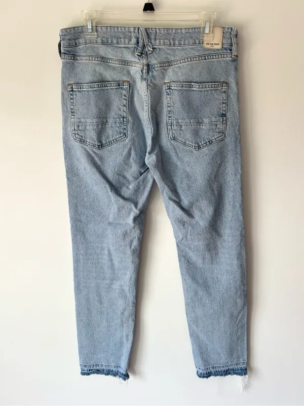We The Free Light Wash Denim Jeans Straight Leg Distressed Blowout Knee - Image 7