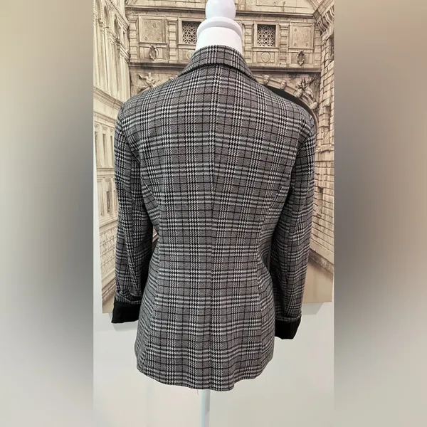 Very Nice Gently Used Plaid Blazer Gray - Image 5