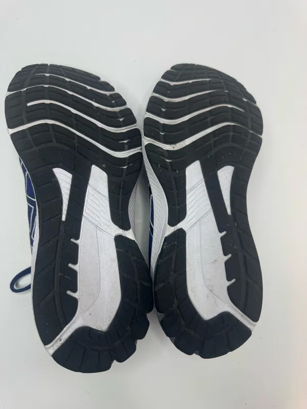 Asics GT -1000 Running Shoes Size 6  - Image 8