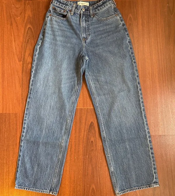 Abercrombie High-Rise Jeans - Image 2