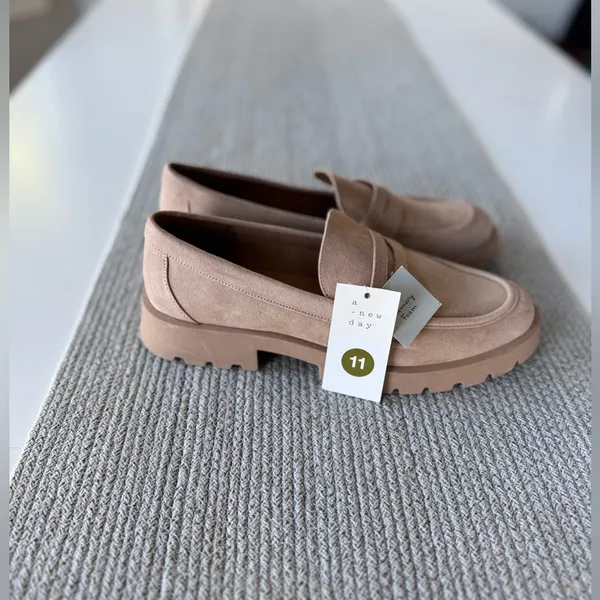 A New Day Tan Taupe Faux Suede Lug Sole Penny Loafer Memory Foam Sz 11 - Image 3