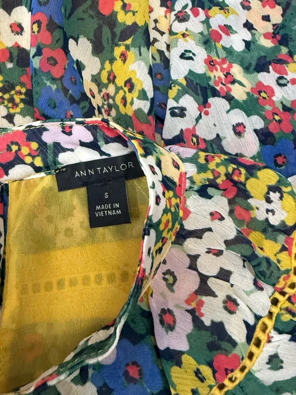 Ann Taylor yellow and blue ditsy floral print blouse size small - Image 3