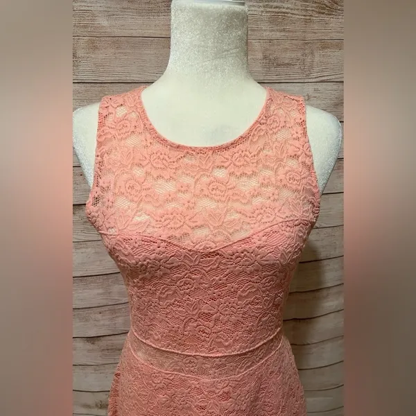 Garage Lace Peekaboo peach Dress size medium - Image 2