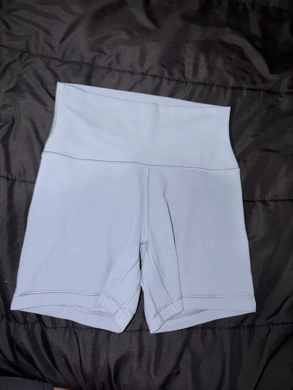Aritzia Golden BUTTER Cheeky Hi-Rise 5" Short - Image 3