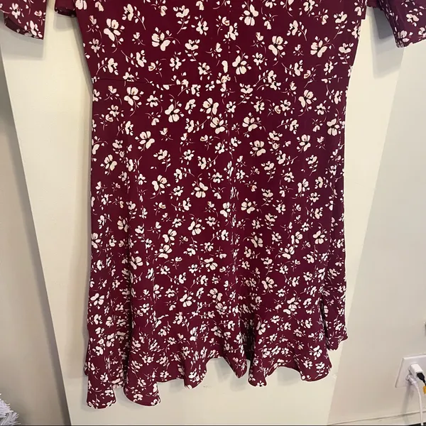 Charlotte Russe Maroon and White Floral Fit and Flare Ruffle Dress Size Medium - Image 5