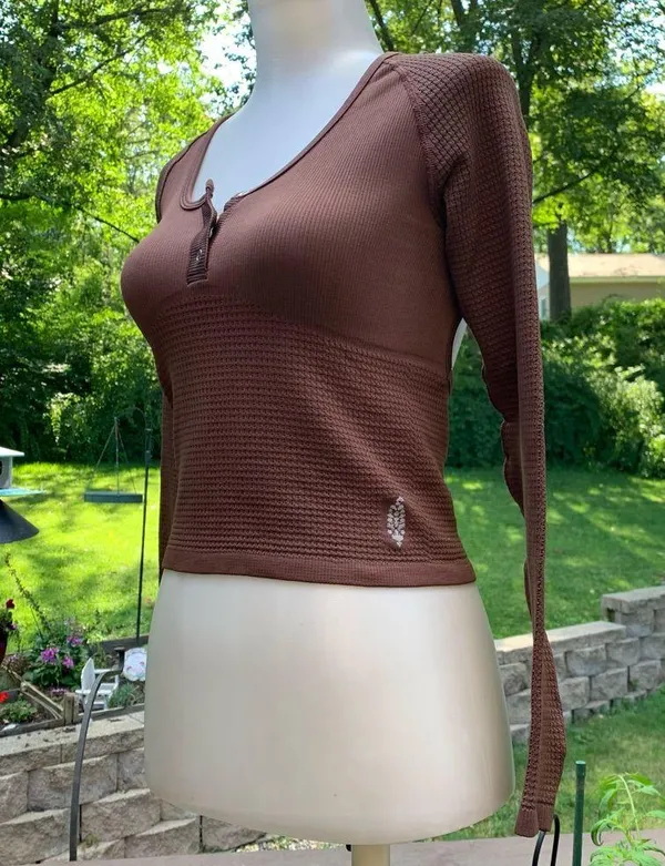 NWT Free People Movement Bail Out Long Sleeve Layer Crop Top Cocoa Brown XS/S - Image 4