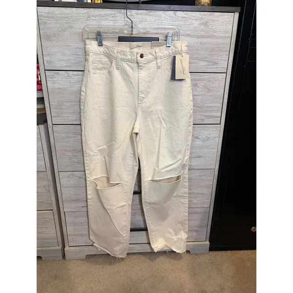 Universal Threads Women Vintage Straight Jeans Off-White Distressed Knee 6/28R - Image 2