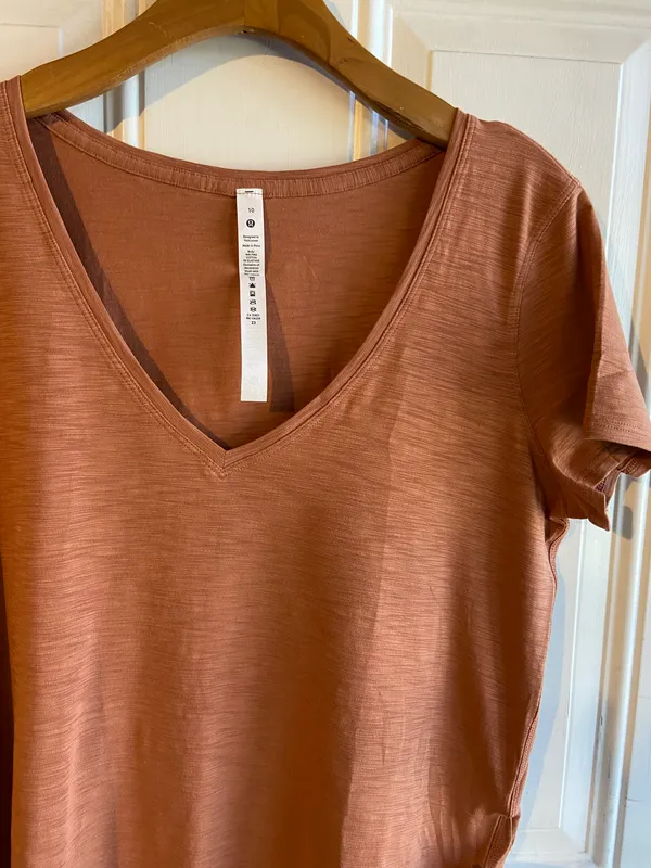 Lululemon Love V♠️ - Image 2