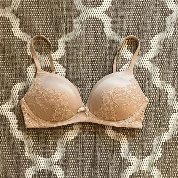 Victoria’s Secret bra size 34D - Image 2