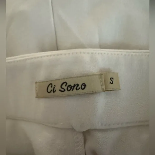 Ci Sono Women’s White Zip Pocket Cuffed Shorts‎ Size Small - Image 6