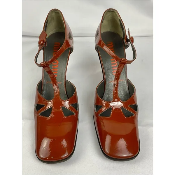 Vintage Miu Miu Y2K Pumps Patent Leather Cutout T-Strap Block Heel EU 36 Cognac - Image 2