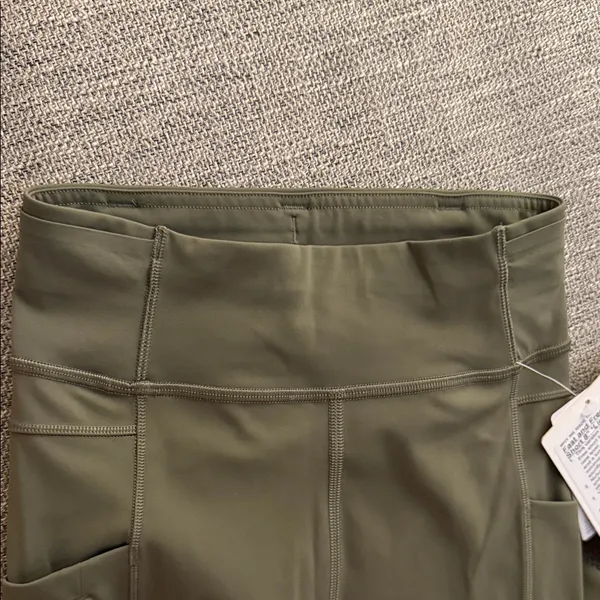 Lululemon Fast and Free Olive Green Women's Shorts 8” Light size 2 $78 - Image 8