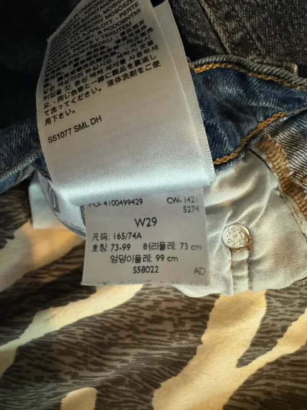 Levi's Dark Wash Shorts - Image 4