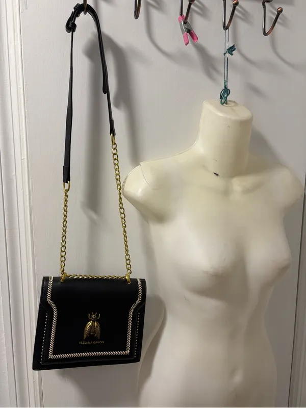 Embroidered metallic bug crossbody Black - Image 7
