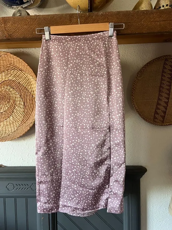 Abercrombie & Fitch satin midi skirt w/slit mauve/white ditsy dot xxs - Image 4