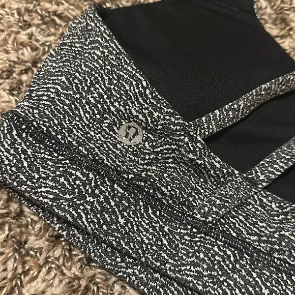 Lululemon Energy Sports Bra Size 8 - Image 3