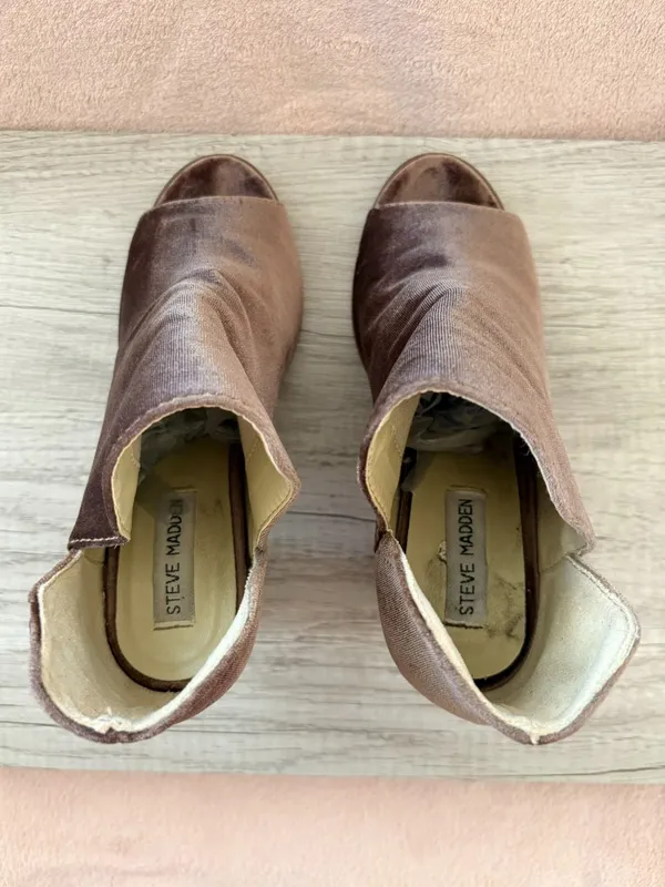 Steve Madden Kaitt Brown Velvet Velour Peep Toe 3.5” Stacked Block Heel 9 - Image 4