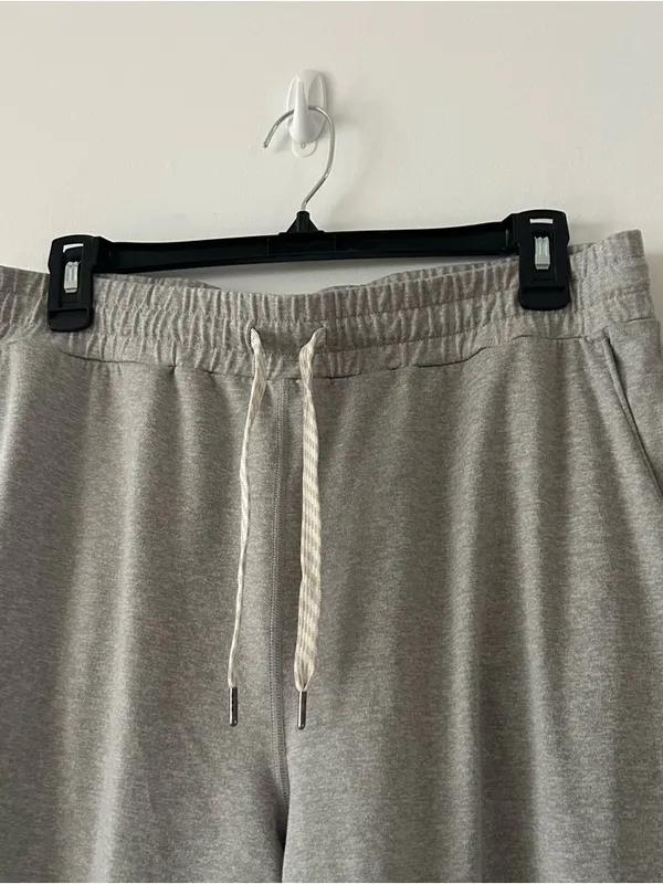 Vuori Performance Gray Jogger Sweatpants Size L - Image 3