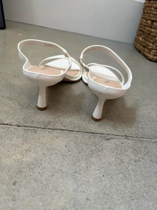 White Kitten Heels Size 7.5 - Image 5