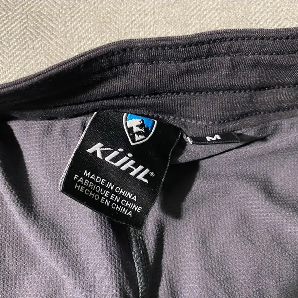 medium cargo skort in charcoal. - Image 9