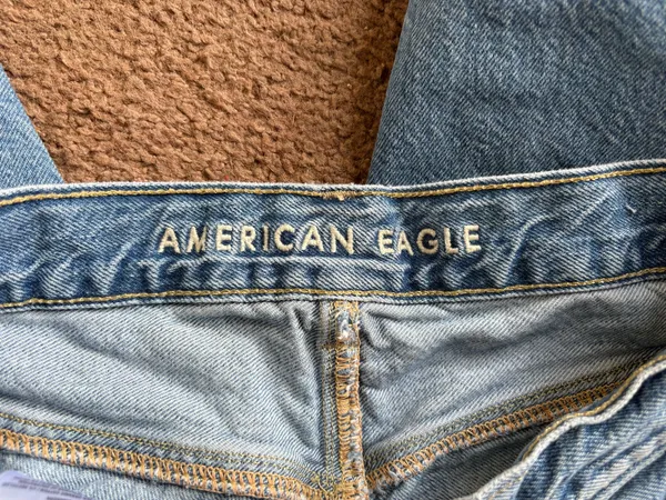 American Eagle Mom Jeans Size 6 Regular - Image 3