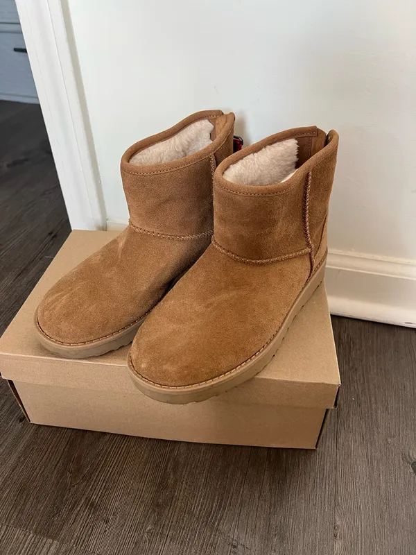 UGG Mini Logo Zip Boots - Image 2