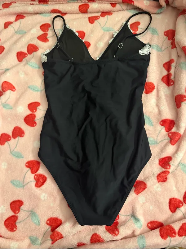 Women’s Size Medium Black One Piece Swimsuit White Lace Floral Embroidered - Image 5