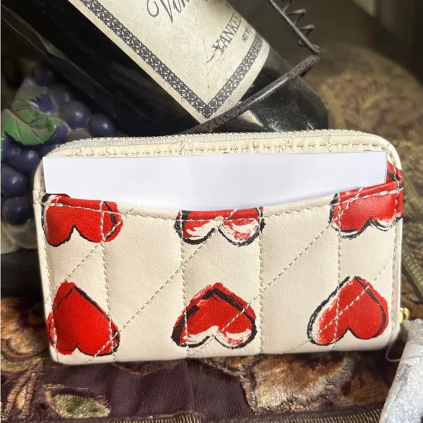 Authentic Coach 1941 Nappa leather Heart zip around 3 compartments wallet. - Image 5