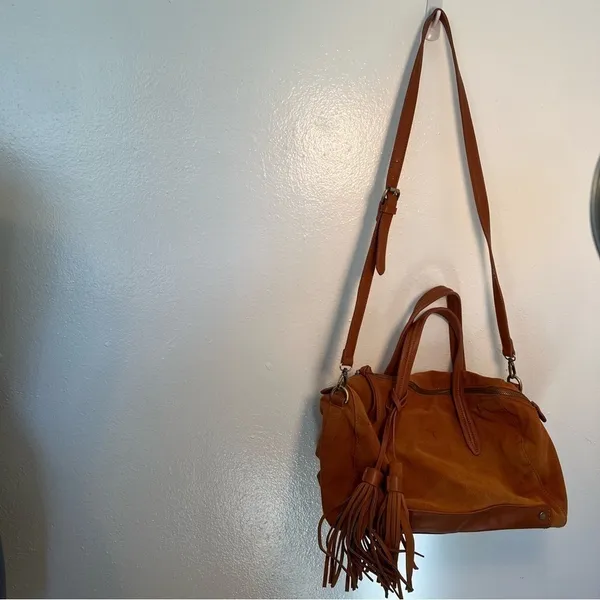 Shiraleah‎ Chicago Marlow Satchel Bag Vegan Suede Tan Rust Fringe Details Zip - Image 2