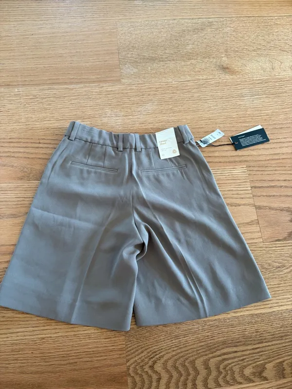 Aritzia Babaton fervor short taupe - Image 4