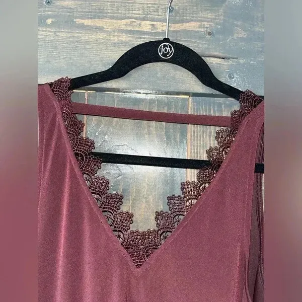 Express Burgundy Lace-Trim Peplum‎ Tank Top Sleeveless V-Neck Blouse - Image 2