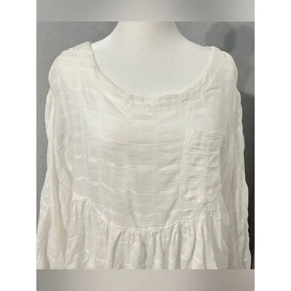 We The Free  Women White Textured Buttonless Tunic Size extra Small OVERSIZE. - Image 3