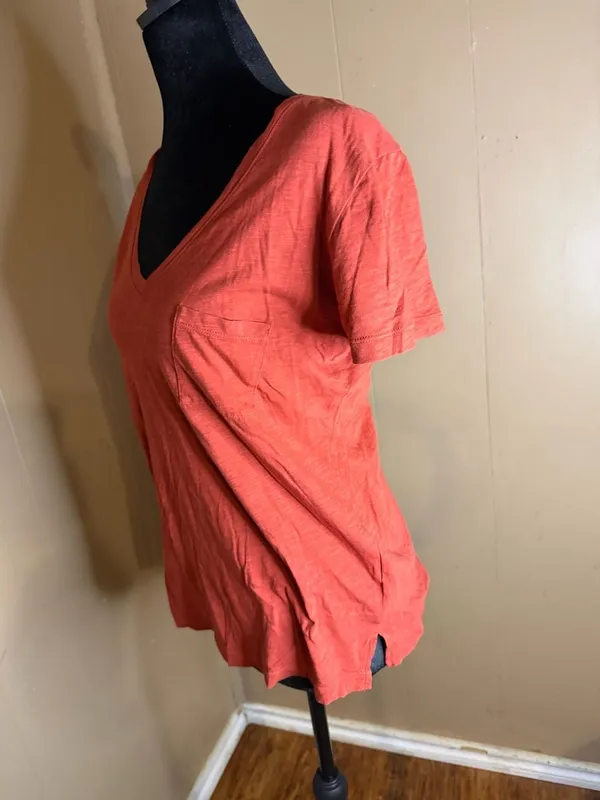 Madewell Women's Whisper Cotton V-Neck Pocket Tee in Coral Slub - Image 3