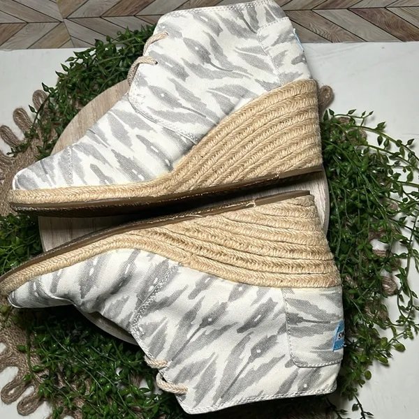 TOMS Ikat Desert Wedge Ankle Boots‎ Women 8 Gray and Cream Comfort Casual Boho - Image 5