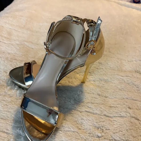 Gold high heels size 6.5 - Image 6