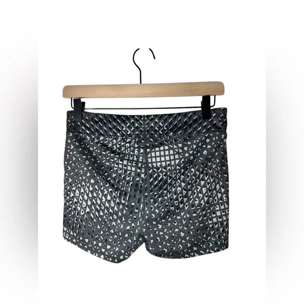 Under Armour Gray & White Geometric Print Athletic‎ Shorts Size M - Image 6