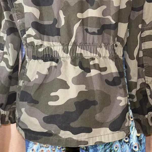 Size M Camo Jacket - Image 8