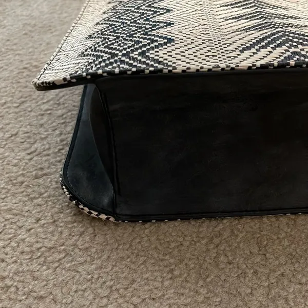Wet Seal Geometric Woven Tote Bag Straw Black Tan Round Handle - Image 12